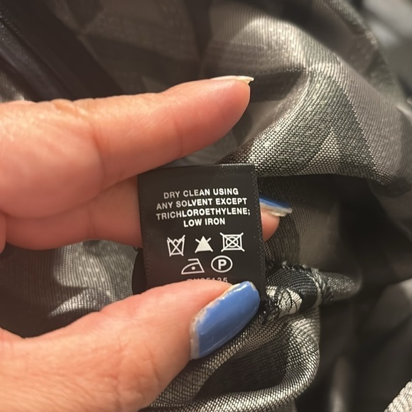 Lafayette 148 New York Silver Black Diamond Print Cropped Dressing Pants- Size 2 - Picture 7 of 7